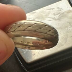 Gold men’s wedding band